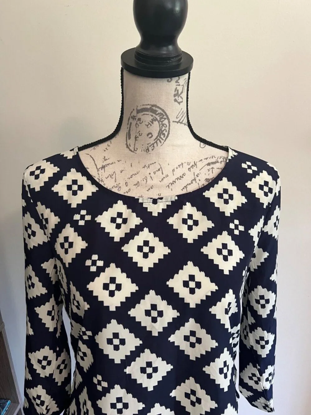 Timing Blue & White Geometric Aztec Print Blouse Shirt Classic M Office Career - Picture 2 of 8